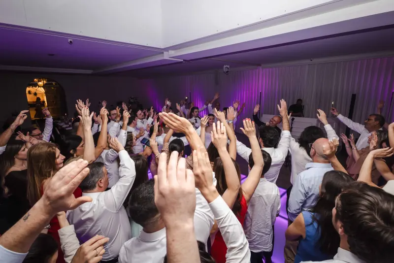 Convidados a dançar numa festa real na Quinta da Costa