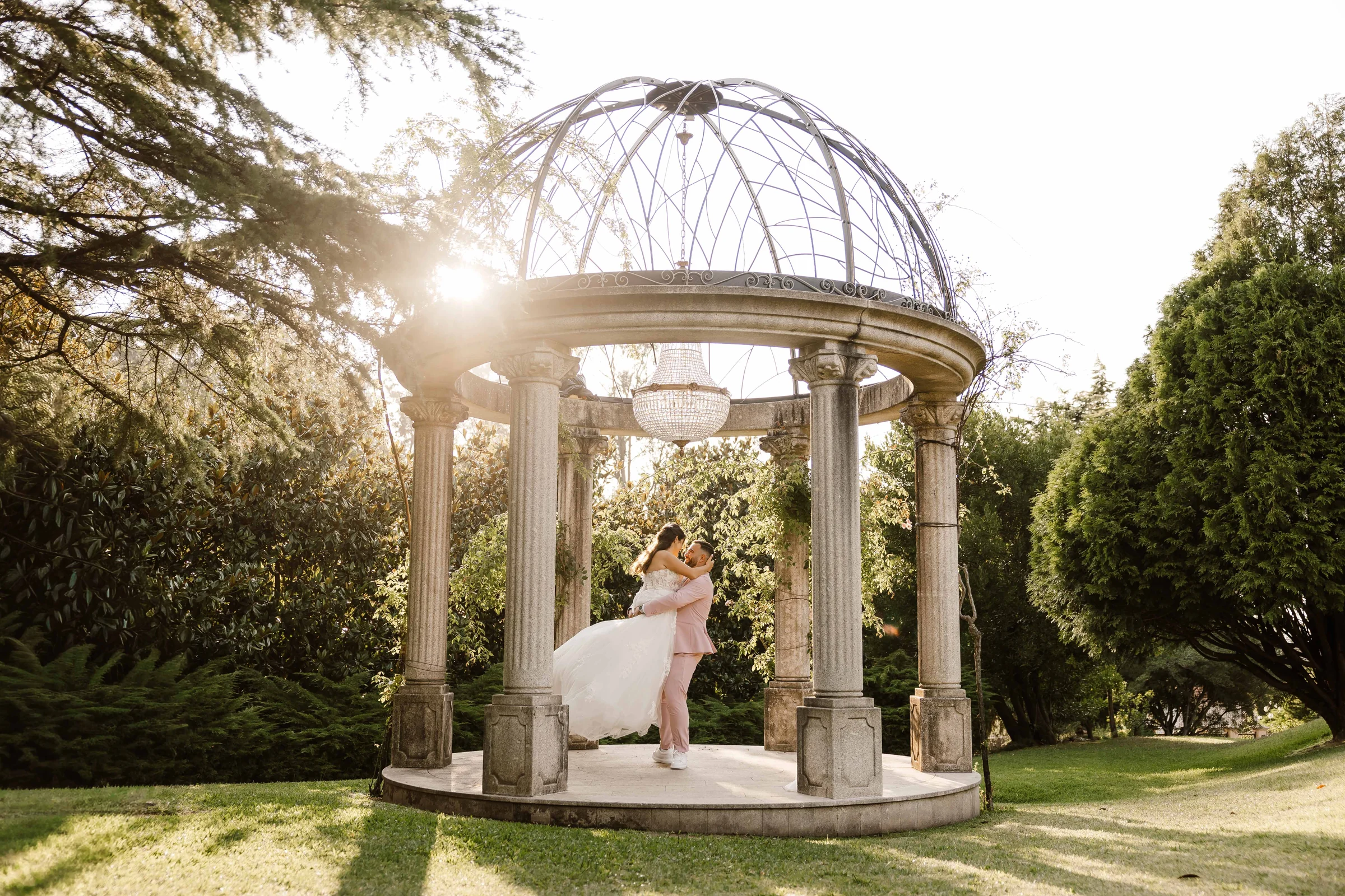 Espaço preparado para cerimónia de casamento
