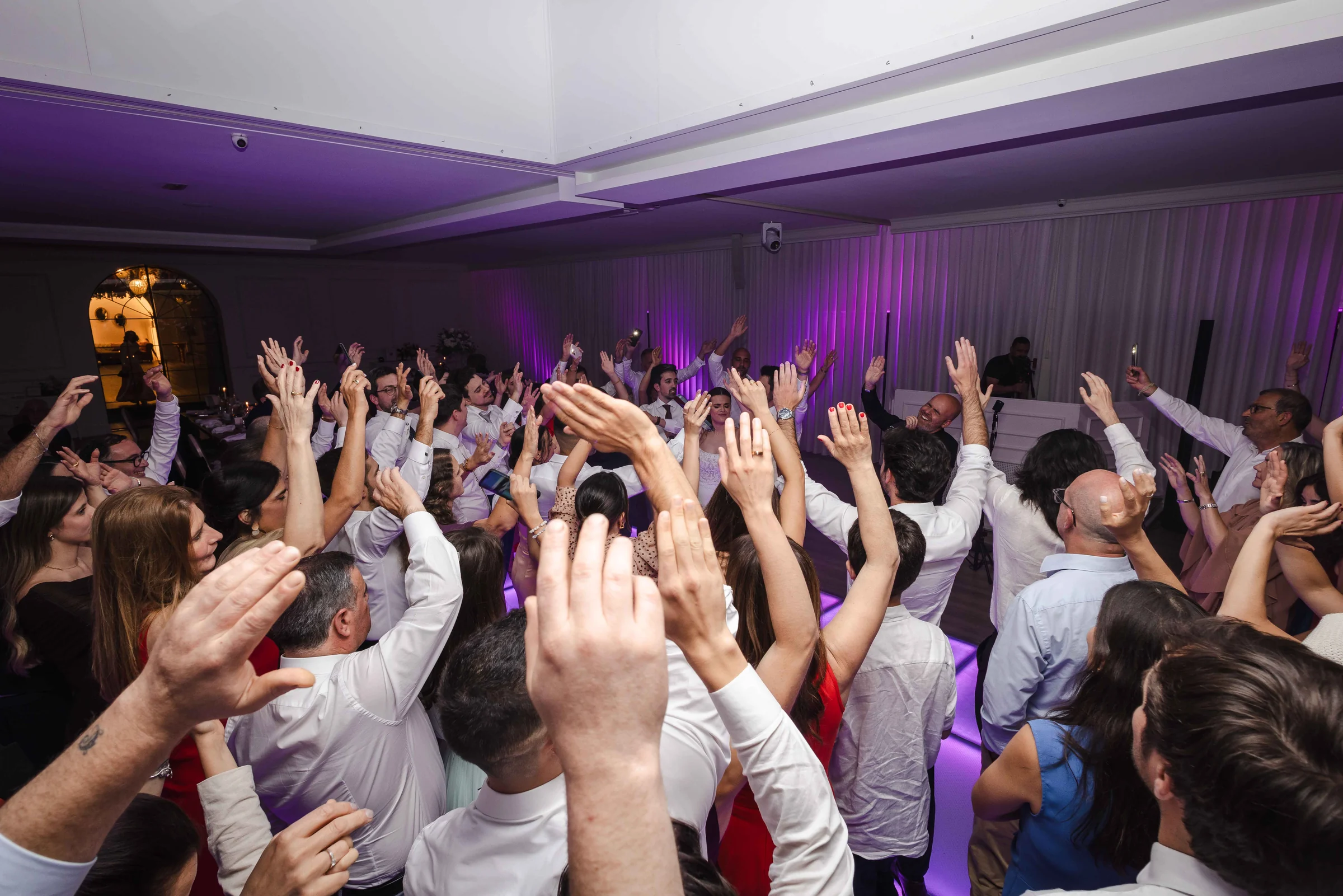 Convidados a dançar numa gala ou festa na Quinta da Costa