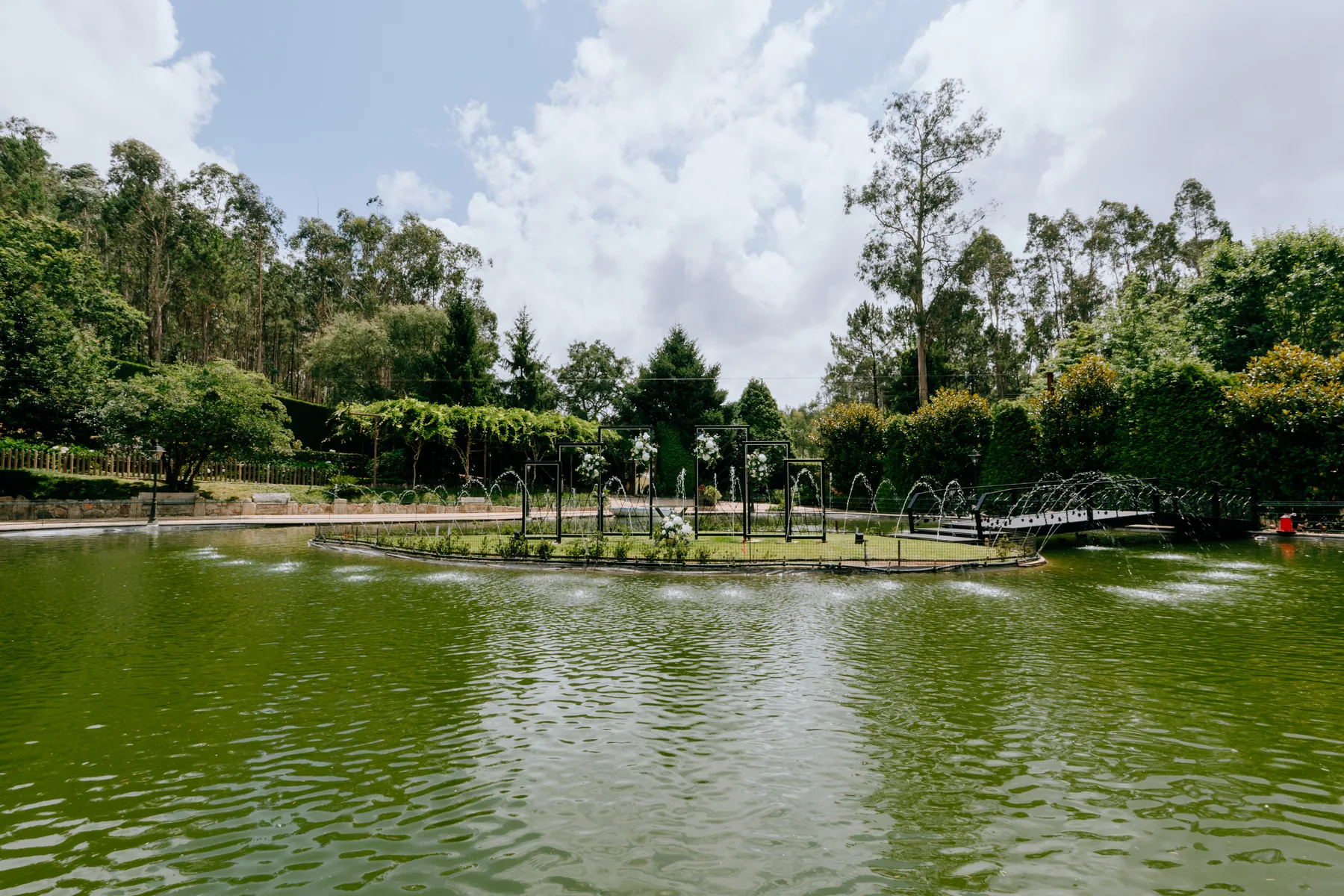 Jardins e Lago
